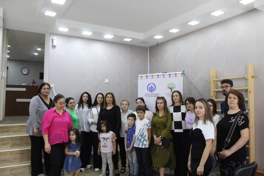 "Xüsusi qayğıya ehtiyacı olan uşaqların valideynləri ilə iş" layihəsi uğurla başa çatdı - FOTOLAR