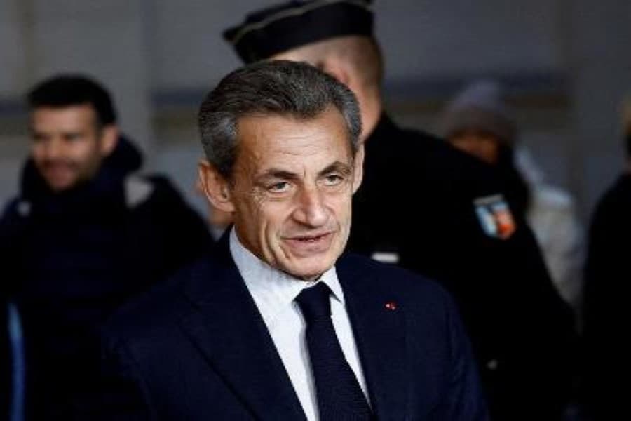 Sarkozi həbsxana yeməklərindən imtina edir