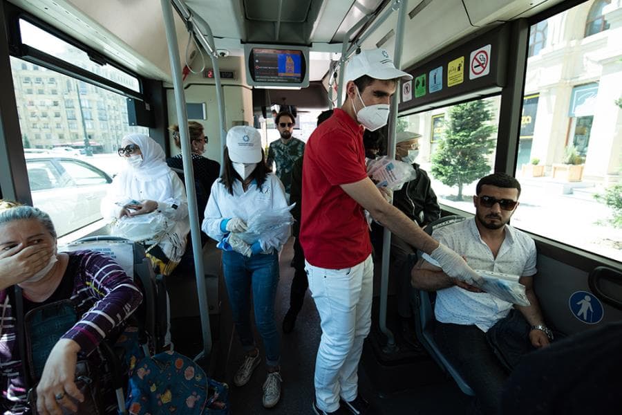 Könüllülərin kütləvi maarifləndirmə aksiyası vətəndaşlar tərəfindən rəğbətlə qarşılanır
