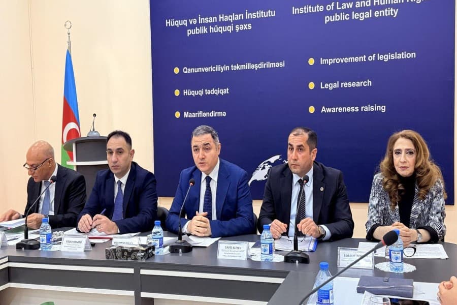 Hakim və vəkillərin etik davranışı mövzusunda məlumat sessiyası keçirilib