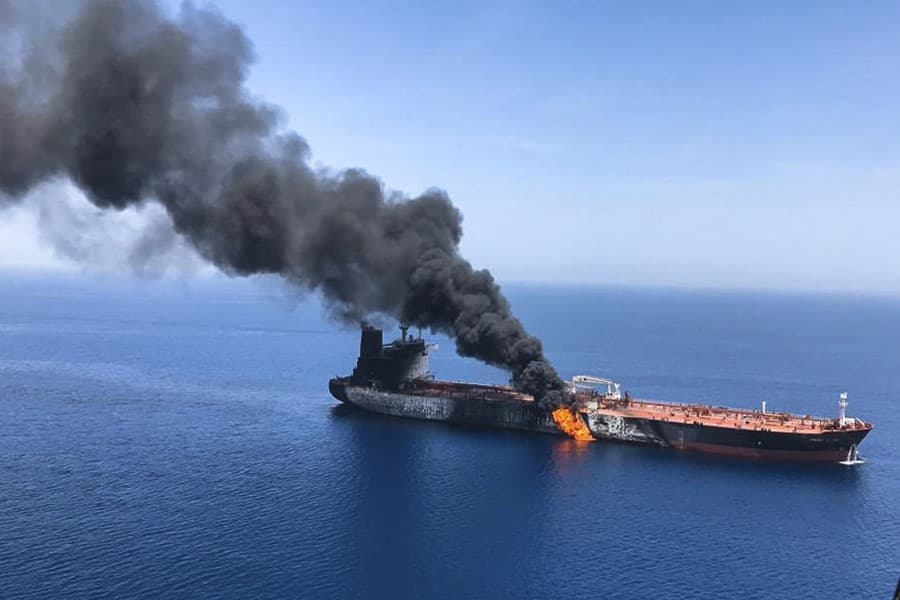 İrana hücumun beşinci günü: Hörmüz boğazında tankerlər vuruldu