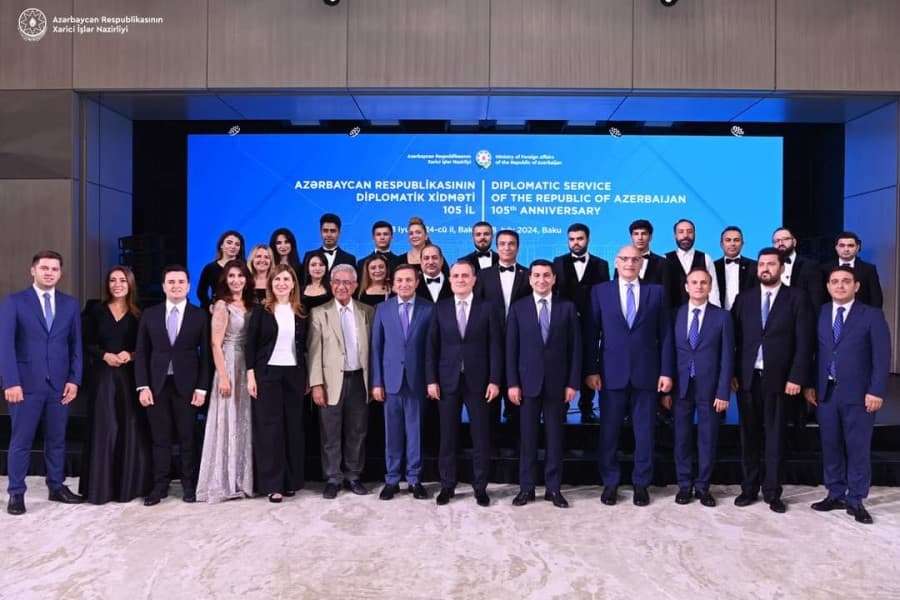 Gülüstan sarayında Azərbaycan Respublikasının diplomatik xidmət orqanlarının 105 illik yubileyinə həsr olunmuş rəsmi qəbul təşkil olunub