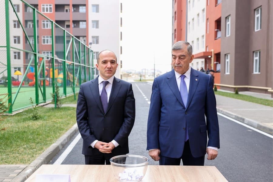 Şirvan şəhərində şəhid ailələrinə və müharibə ilə əlaqədar əlilliyi olan şəxslərə 35 mənzil verildi - FOTOLAR