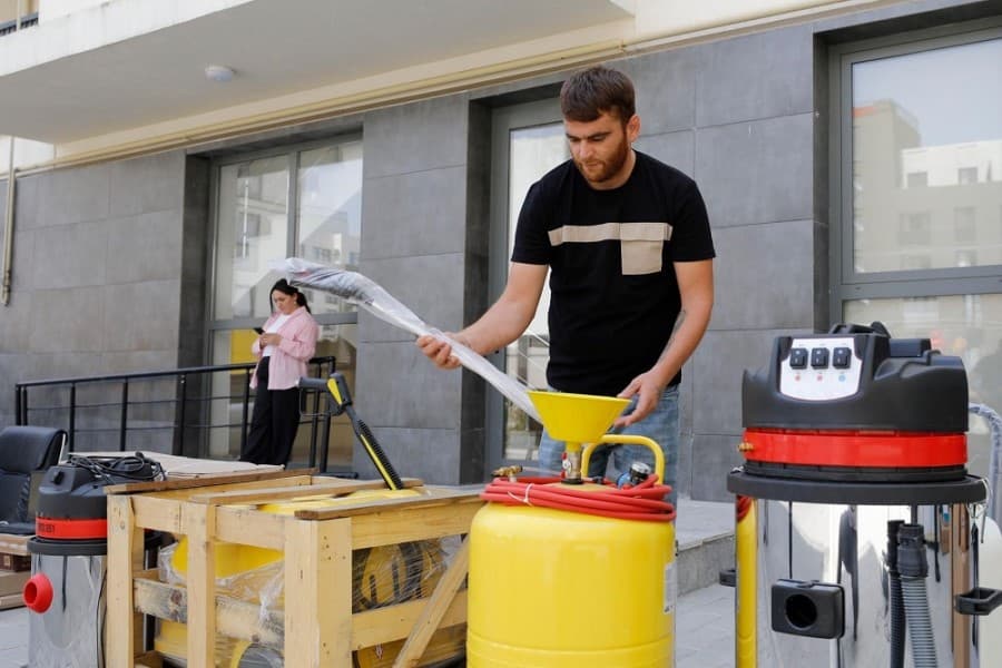 Füzuli şəhərində daha bir qrup sakinə özünüməşğulluq proqramı üzrə aktivlər verildi - FOTOLAR