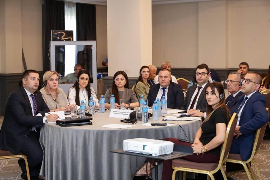 “Əməyin təhlükəsizliyi və gigiyenası sahəsində fundamental konvensiyaların və Beynəlxalq Əmək Təşkilatının digər nəzarət mexanizmlərinin tətbiqi” mövzusunda seminar keçirilir - FOTOLAR