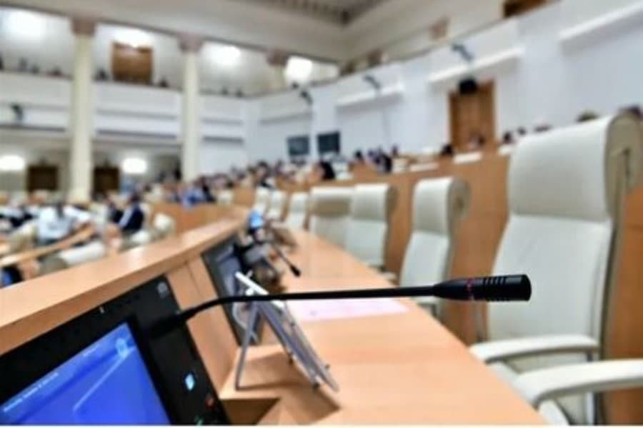 Parlament qrantlarla bağlı qaydaları sərtləşdirən qanunvericilik paketini ikinci oxunuşda qəbul edib
