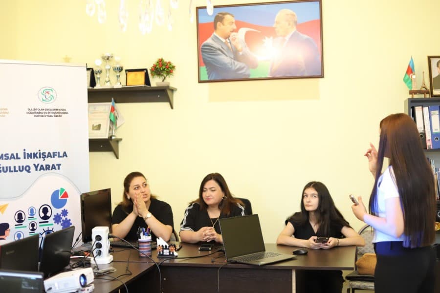 "Əlilliyi Olan Şəxslərin Sosial Müdafiəsinə və İnteqrasiyasına Dəstək" İctimai Birliyi layihə çərçivəsində təlimlərini davam etdirir - FOTOLAR