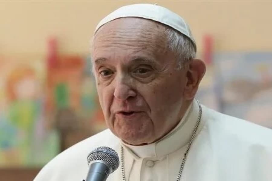 Roma Papası "uzunmüddətli bronxit" diaqnozu ilə xəstəxanaya yerləşdirildi