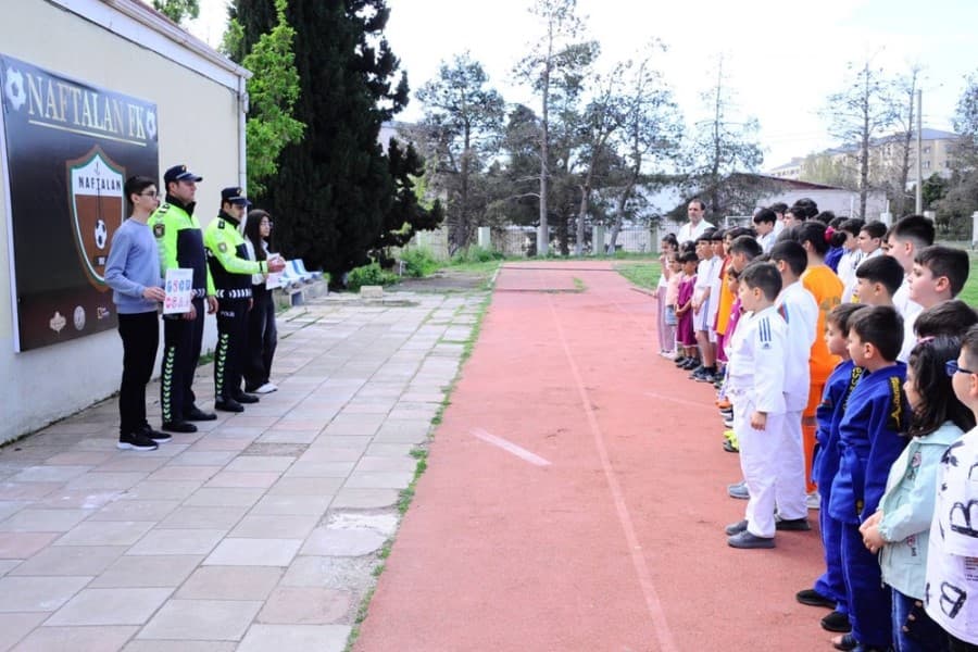 "Yol hərəkəti qaydaları" adlı tədbir keçirilib - FOTOLAR