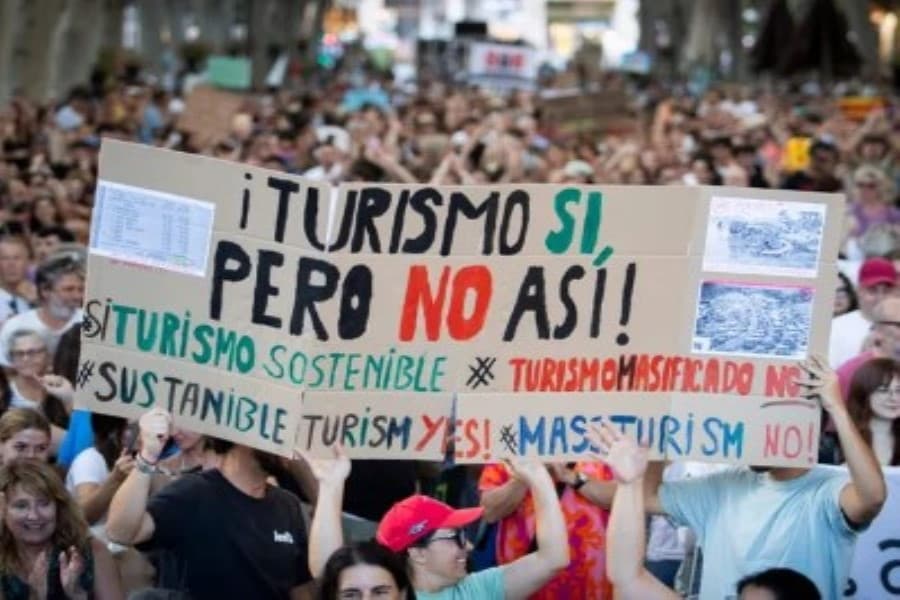 İspaniyada minlərlə insan turizmə qarşı mitinq keçirib