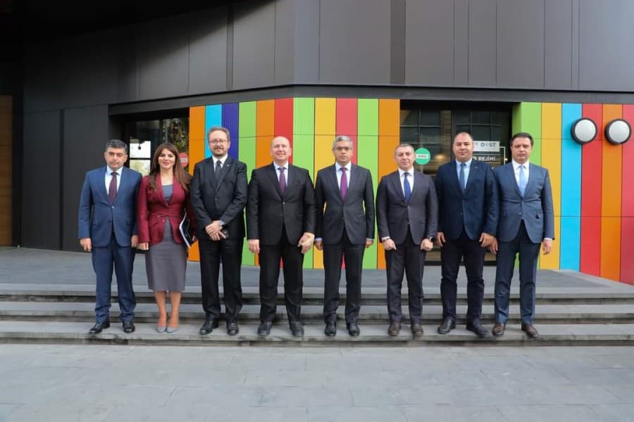Türkiyənin əmək və sosial müdafiə nazirinin müavini Lütfihak Alpkan DOST mərkəzi ilə tanış olub