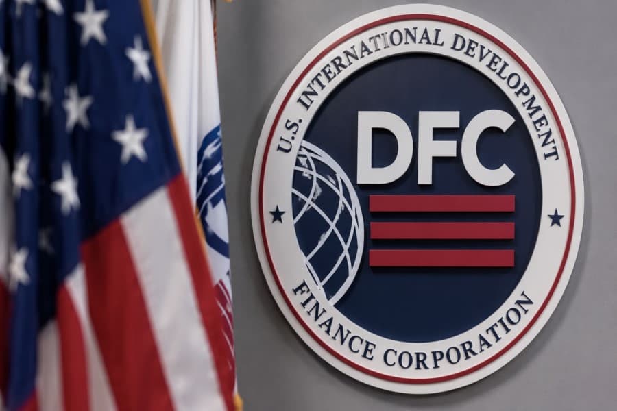 ABŞ Konqresində DFC rəhbərinə Tramp ailəsi ilə bağlı suallar verilib