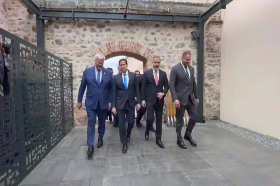 İstanbulda Ukrayna, ABŞ və Türkiyə arasında danışıqlar başa çatıb