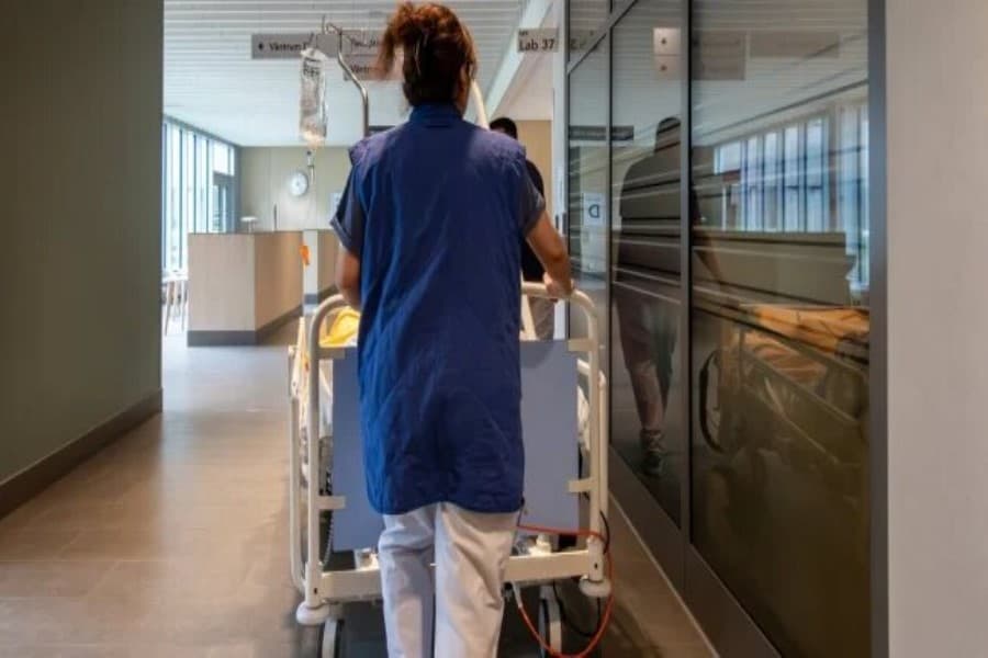 Böyük Britaniya xəstəxanaları qrip xəstələrinin axınının öhdəsindən gələ bilmir
