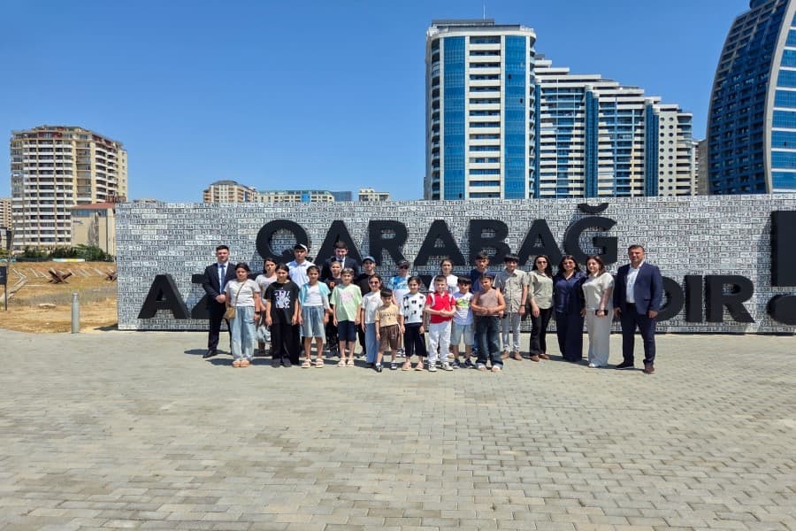 Əlilliyi olan uşaqların Hərbi Qənimətlər Parkına ekskursiyası təşkil edilib