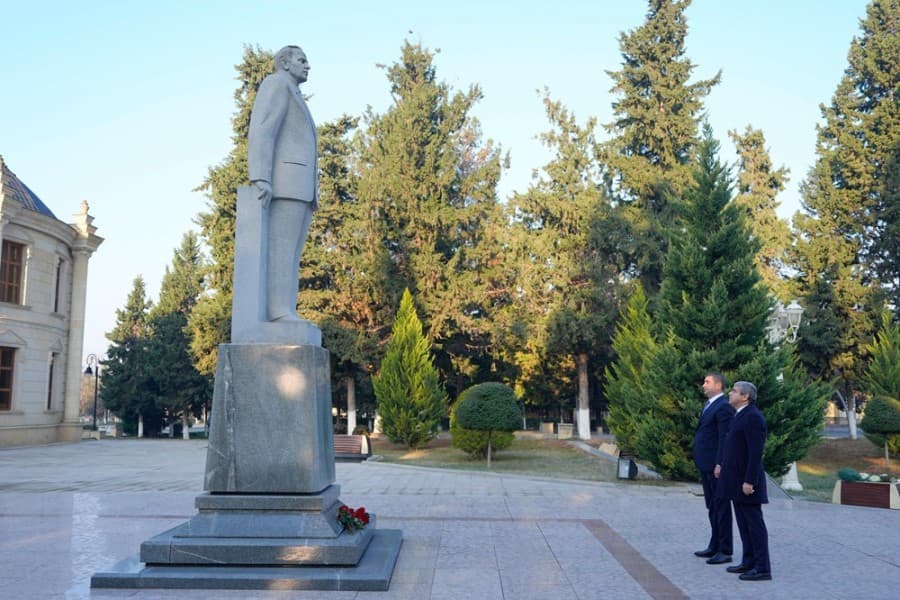 Nazir Anar Əliyev Kürdəmirdə vətəndaşları qəbul edib - FOTOLAR