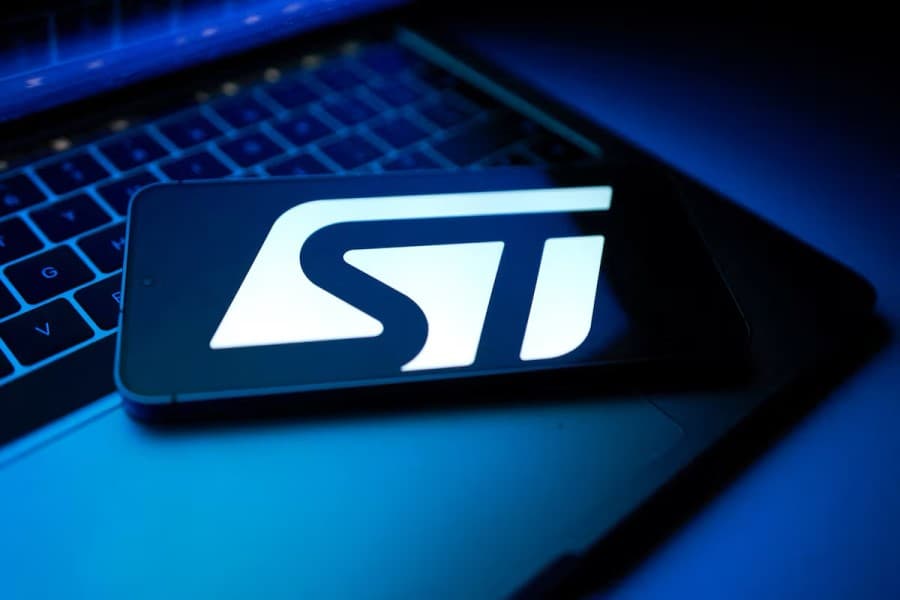 STMicroelectronics AI tələbi ilə hədəflərini yüksəltdi – səhmlər 25 illik zirvədə