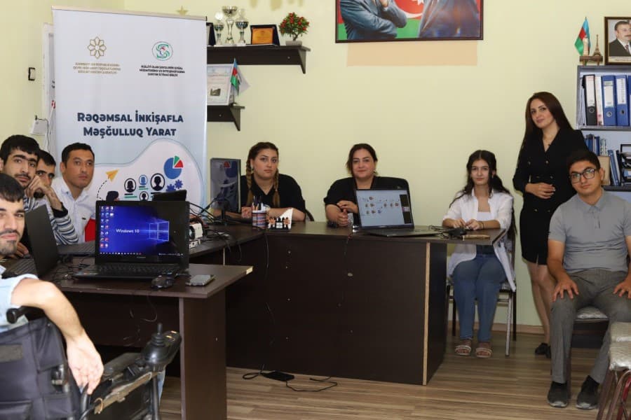 "Rəqəmsal İnkişafla Məşğulluq Yarat” layihəsi - QHT SMM təlimlərini davam etdirir /FOTOLAR