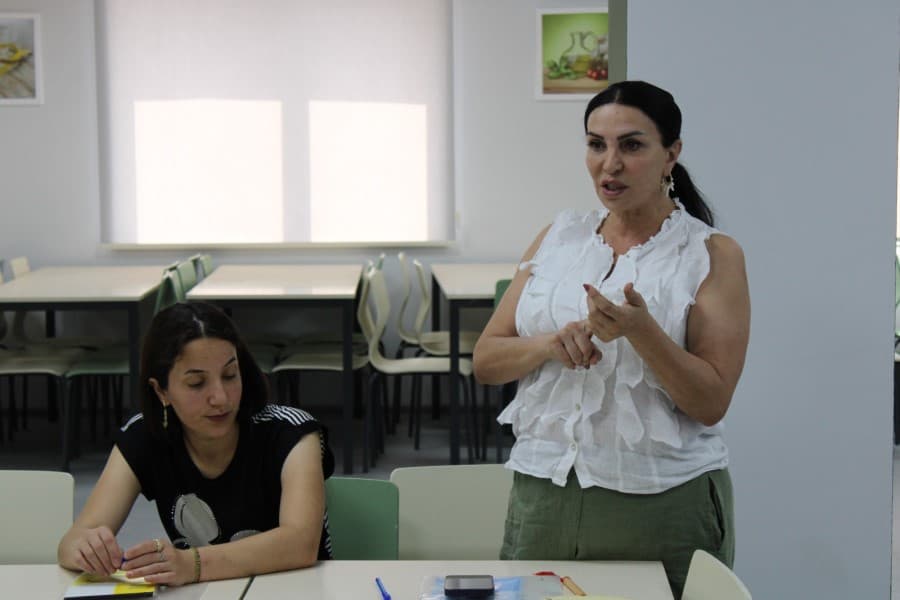 “Qadınlar üçün sahibkarlıq və peşə təlimlərinin təşkili” layihəsinin beşinci təlimi keçirilib - FOTOLAR