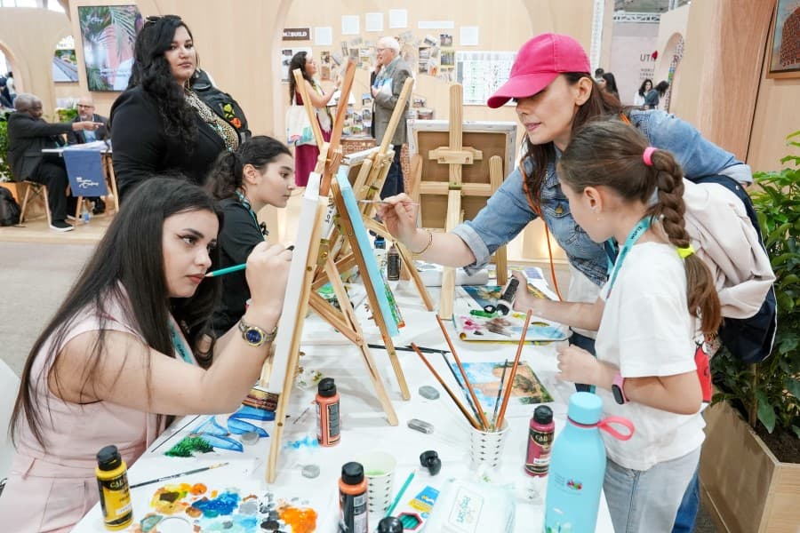 DOST İnklüziv İnkişaf və Yaradıcılıq Mərkəzi WUF13 “Urban Expo” sərgisində bu gün də yeni proqramlar təşkil edib