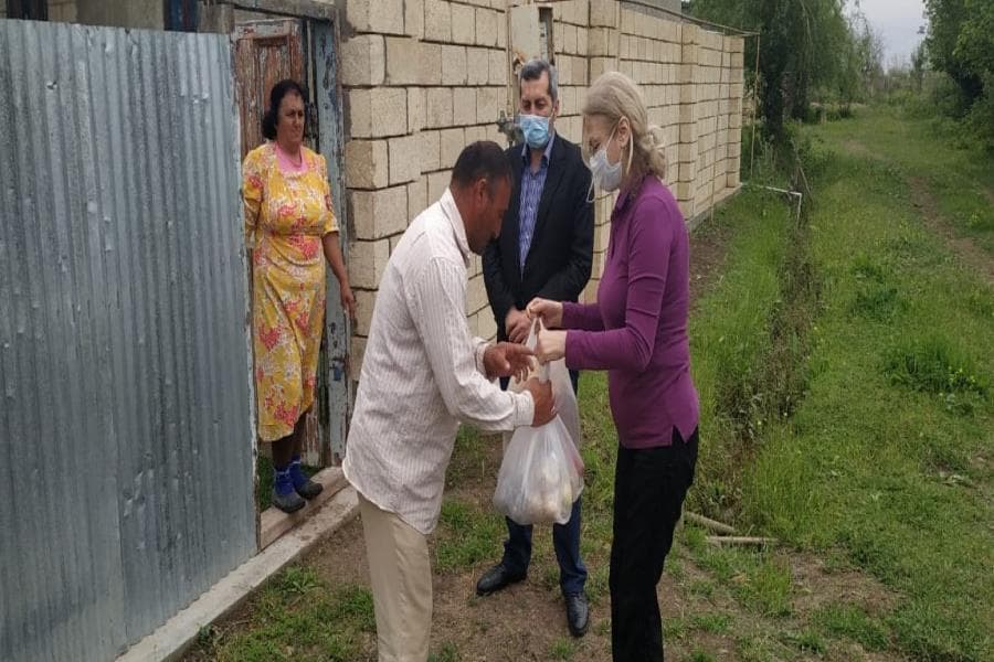 QHT-lərin imkansız ailələrə yardımları davam edir
