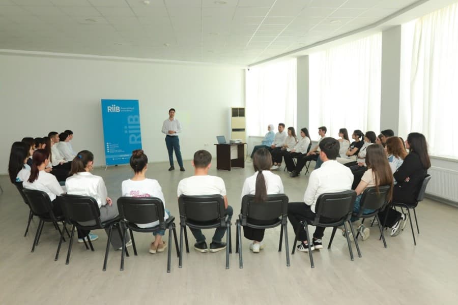 “Komanda işi və liderlik bacarıqları” mövzusunda silsilə təlimlər keçirilir - FOTOLAR