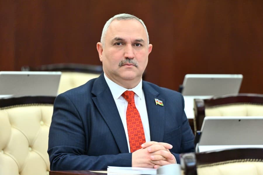 Azər Allahverənov: “15 oktyabr xalqın etimadının, milli birliyin və dövlətçiliyin sarsılmaz təməlini simvolizə edir”