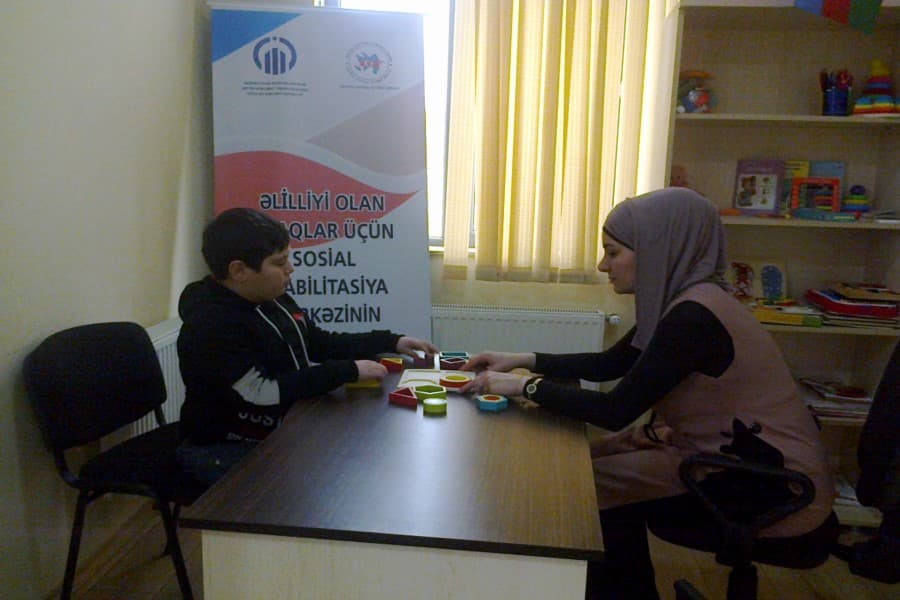 “Əlilliyi olan uşaqlar üçün sosial reabiltasiya mərkəzinin təşkili” layihəsi yekunlaşıb