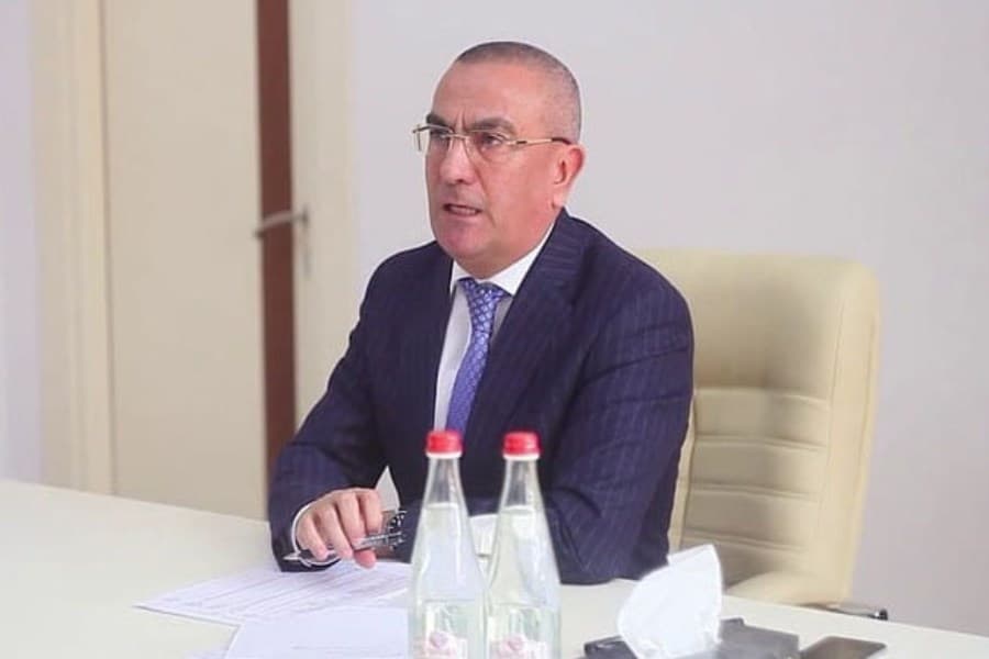 Alimpaşa Məmmədov həbsdə namaza başlayıb, şeir yazır
