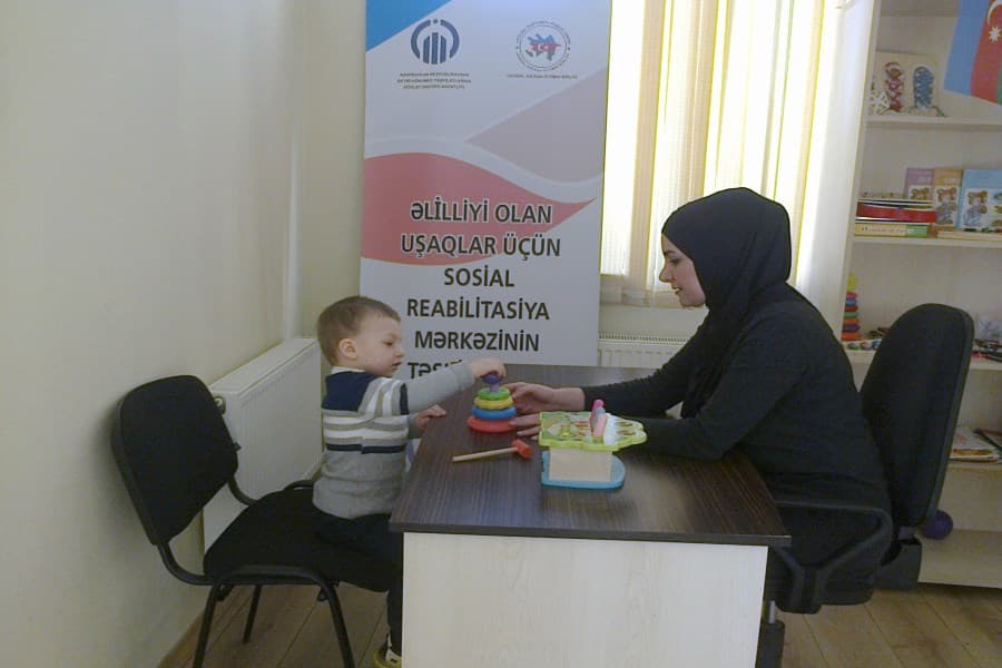 Sosial Dayaq İB “Əlilliyi olan uşaqlar üçün sosial reabiltasiya mərkəzinin təşkili" layihəsini həyata keçirir - FOTOLAR