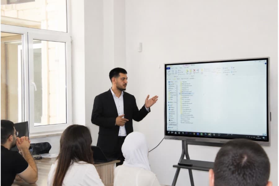Bakı İlahiyyat Kollecində tarixi-mədəni irsin qorunmasına həsr olunmuş maarifləndirici tədbir keçirilib
