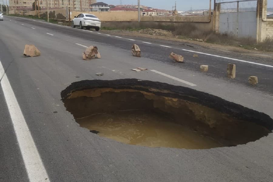 Masazırda yol çökdü - Foto