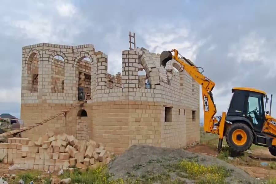 Fövqəladə Hallar Nazirliyi tərəfindən qanunsuz tikililər sökülüb