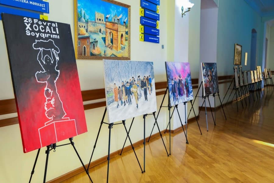 UNEC-də Xocalı soyqırımına həsr olunan rəsm sərgisi təşkil olunub - FOTOLAR