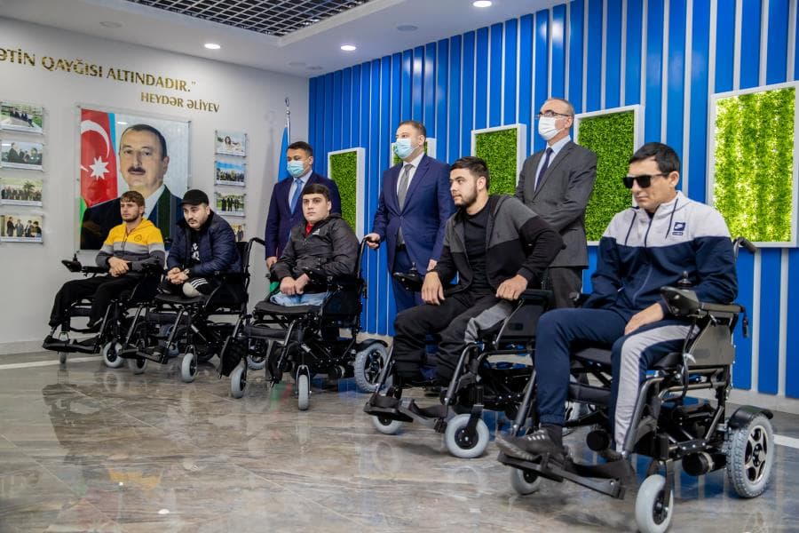 Vətən müharibəsində yaralanmış qazilərin mühərrikli təkərli oturacaqla təminatına başlandı