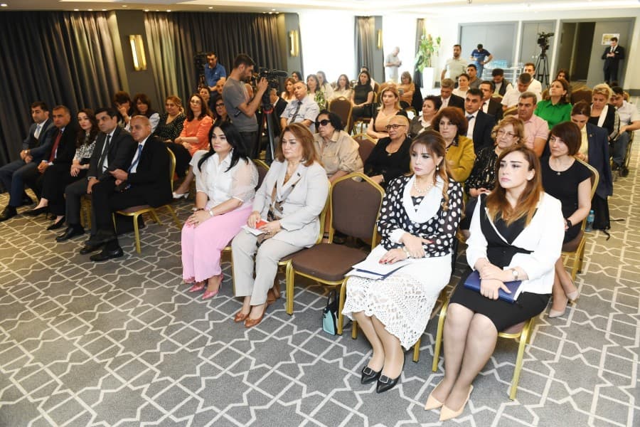 Ailə-nikah münasibətlərinin inkişafı: çağırışlar, islahatlar, perspektivlər” mövzusunda ictimai müzakirə keçirilib - Fotolar