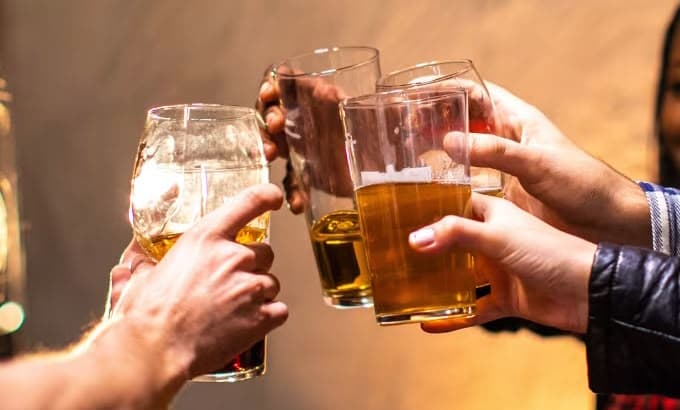 Z nəsli alkoqoldan uzaqlaşır: Pandemiyadan sonra istifadədə ilk azalma
