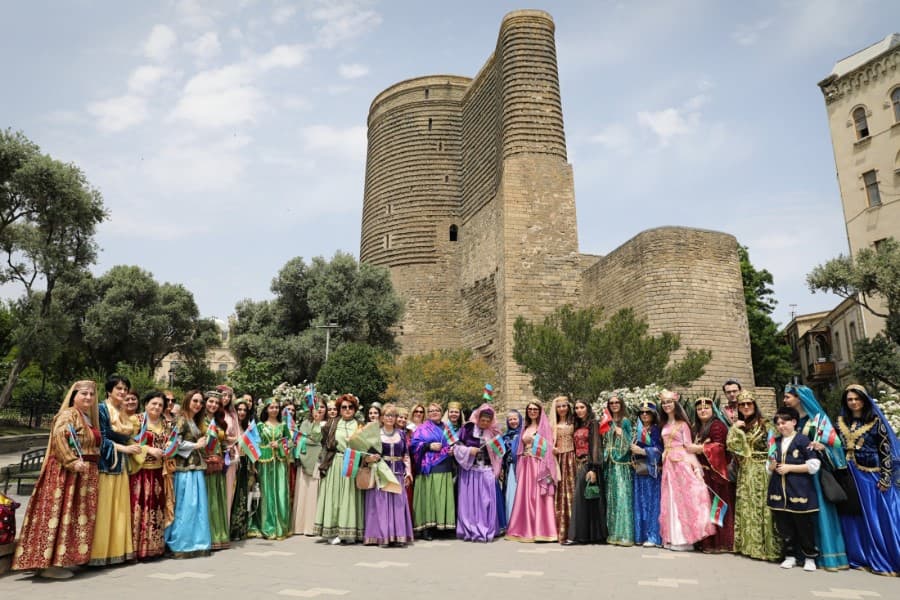 "Milli geyimdə gəzinti" – Mədəni irsimizi yaşadan addımlar - FOTOLAR