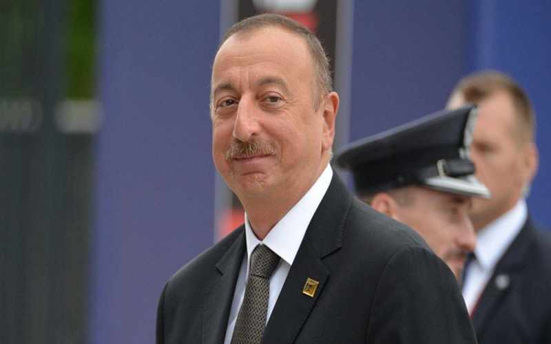 İlham Əliyev əlcəzairli həmkarını təbrik etdi