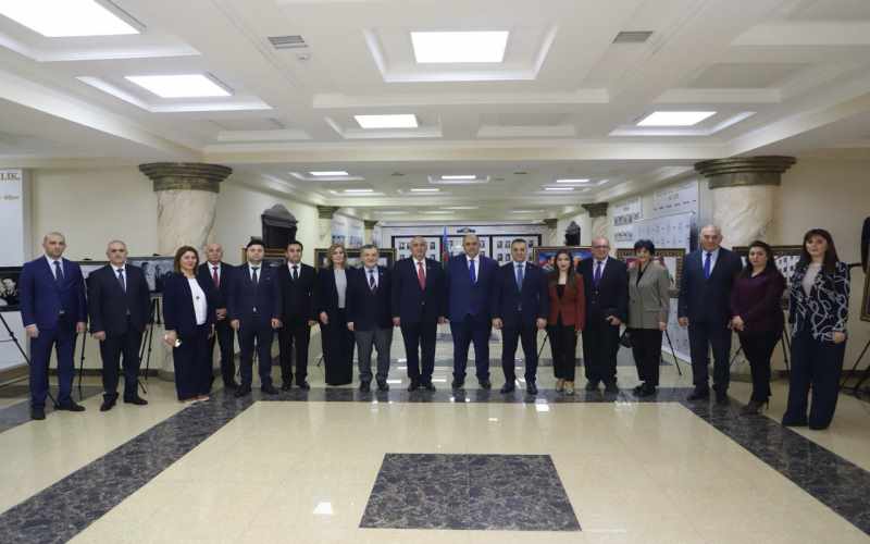 BSU- da “Heydər Əliyev -Unudulmaz lider” adlı foto-xalça sərgisinin təqdimatı baş tutub