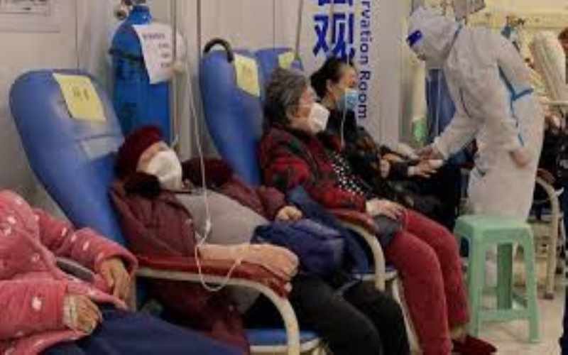Çində xəstəxanalarda yer qalmadı: Xəstələr dəhlizlərdə müalicə olunur - ÖZƏL