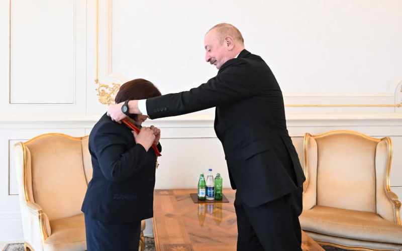 İlham Əliyev Sahibə Qafarovaya “Şərəf” ordenini təqdim edib