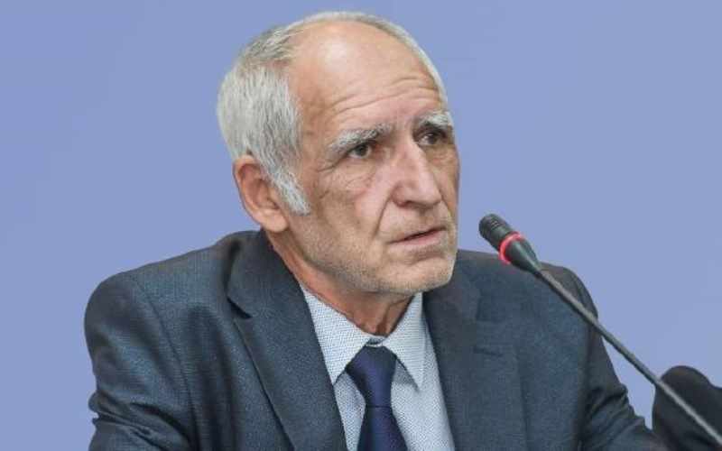 Müəllimləri hədəf alan SERTİFİASİYA: Təhsil ekspertindən AÇIQLAMA