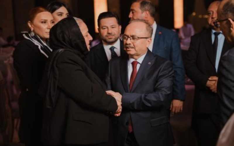 Türkiyəli səfir şəhid ailələri ilə görüşüb