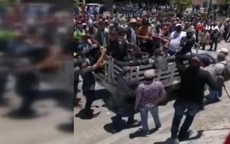 Meksikada etirazçılar 13 polisi girov götürüblər - VİDEO