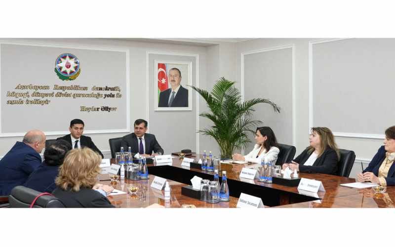 Prezident Administrasiyasının nümayəndəsi Ədliyyə Nazirliyi yanında İctimai şuranın üzvləri ilə görüşüb - FOTOLAR
