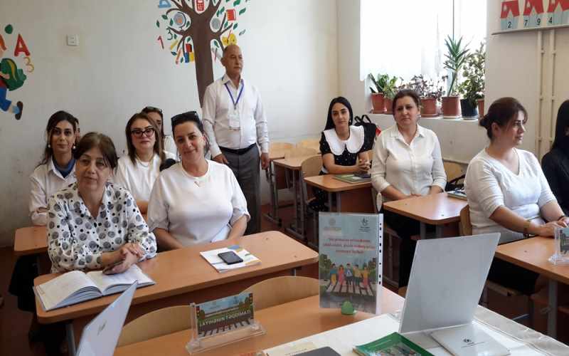 “Yeniyetmələrə yol hərəkəti təhlükəsizliyi və piyada mədəniyyətinin aşılanması” layihəsinin təqdimatı keçirilib - FOTOLAR