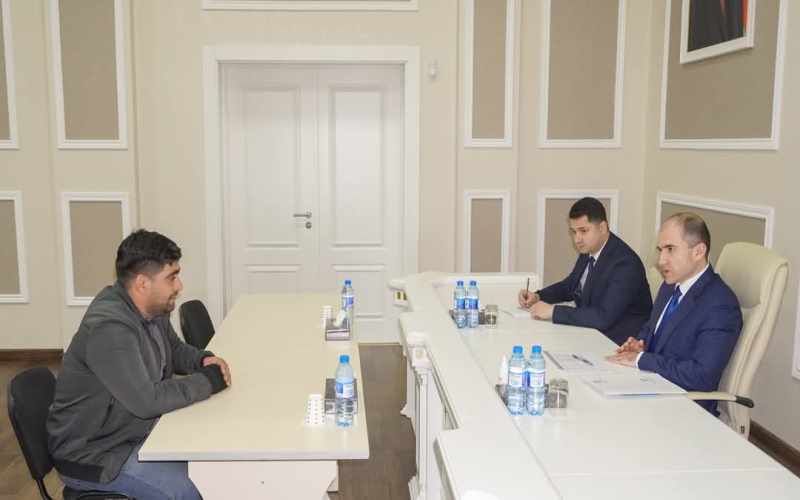 Nazirliyin Aparatının rəhbəri Fuad Musayev Ağsu rayonunda vətəndaşları qəbul edib