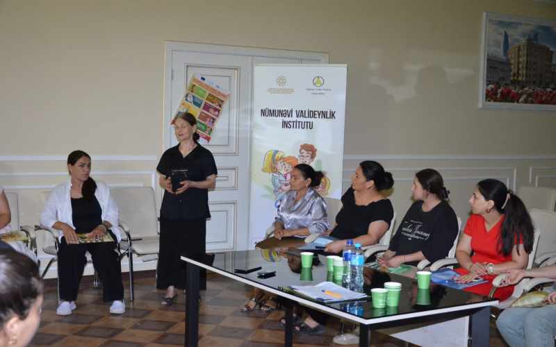 Ağcabədidə “Nümunəvi valideynlik İnstitutu” layihəsi çərçivəsində erkən uşaqlıq inkişafı müzakirə olundu - FOTOLAR