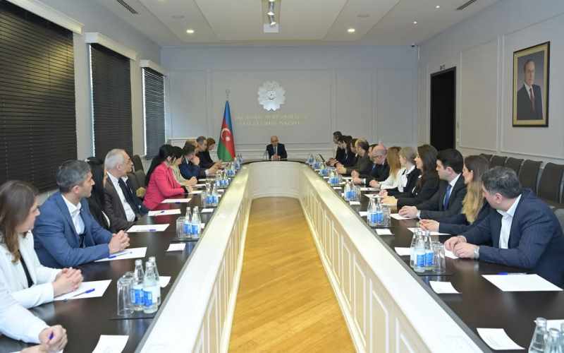 Nazir yüksək elmi nailiyyətləri olan alimlərlə görüşüb